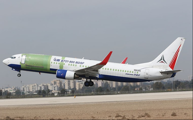 Boeing 737-800 convertido pela IAI